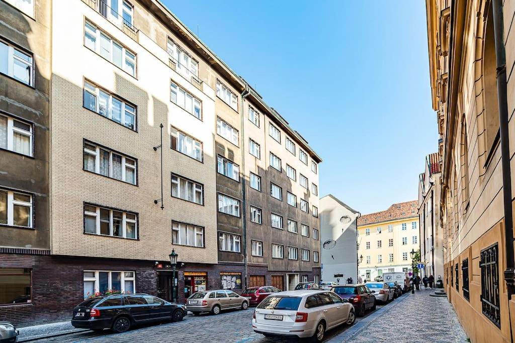 Cozy Old Town Stay - 1-Bedroom Apartment プラハ エクステリア 写真