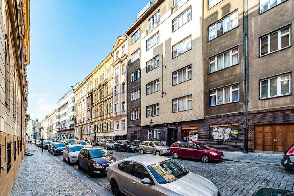 Cozy Old Town Stay - 1-Bedroom Apartment プラハ エクステリア 写真
